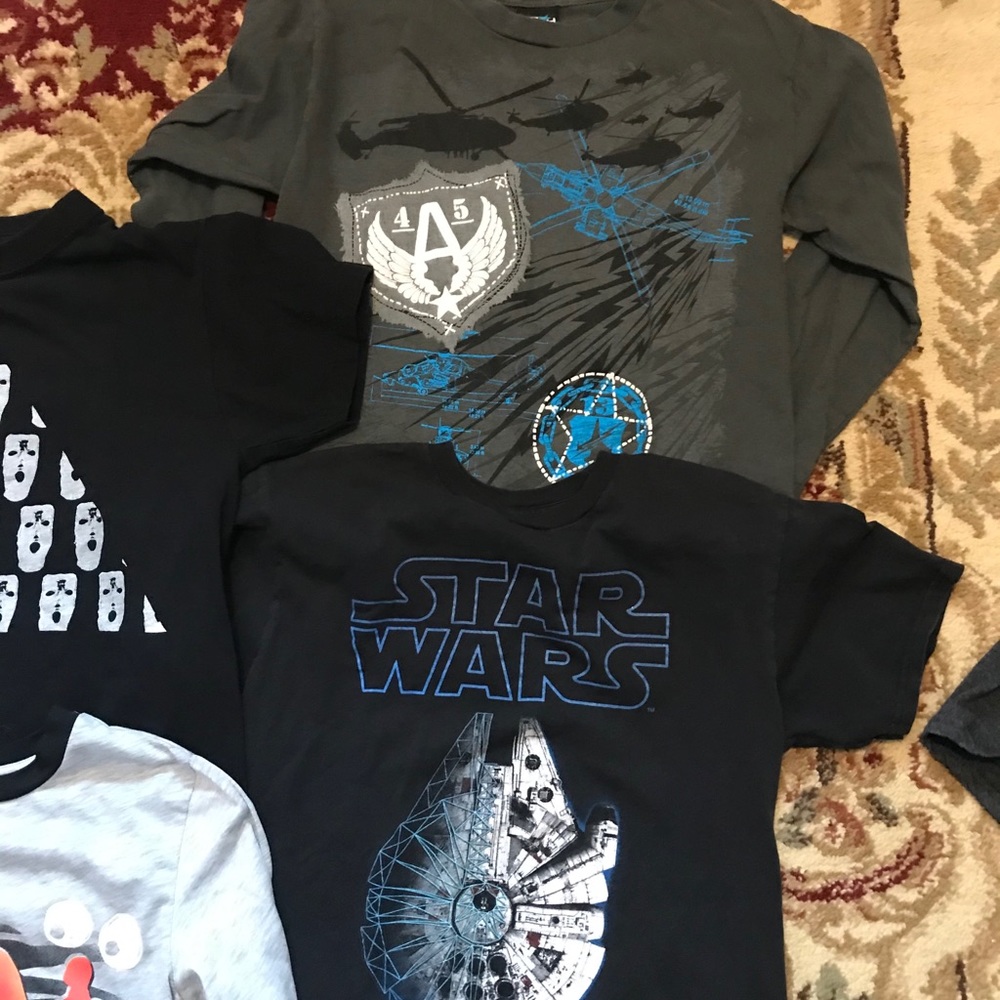 A lot of 4 t-shirts